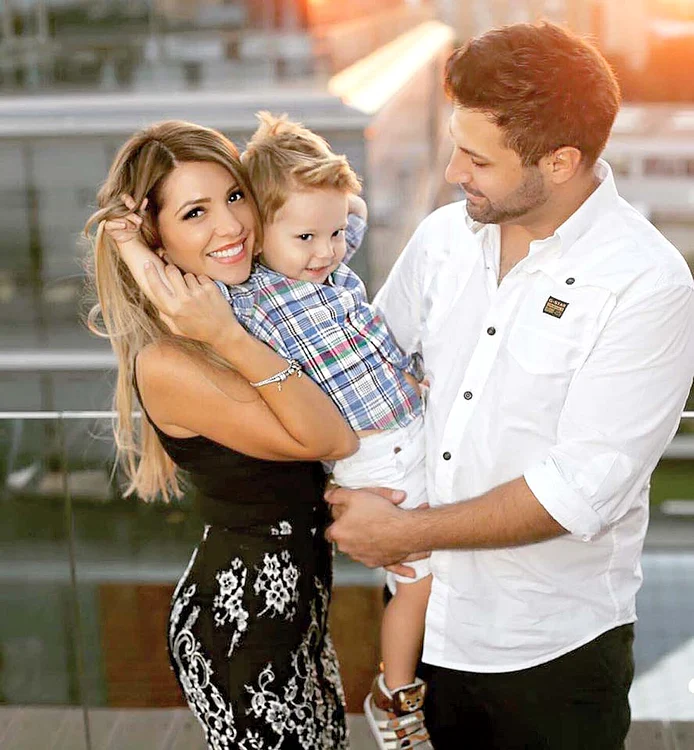 Ce frumoasă familie are Celia: alături de Angelo, fiul ei, și Ardell, soţul