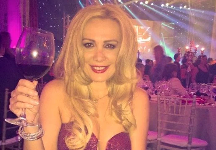 
    Dana Săvuică suferă după divorţul de Răzvan Stanciufoto: arhiva personală  