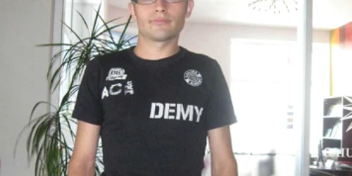 Bacău: Portret/Eduard Burga: A împăcat chitara cu muzica religioasă