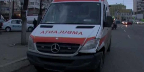 Victima a fost transportată de urgență la spital 