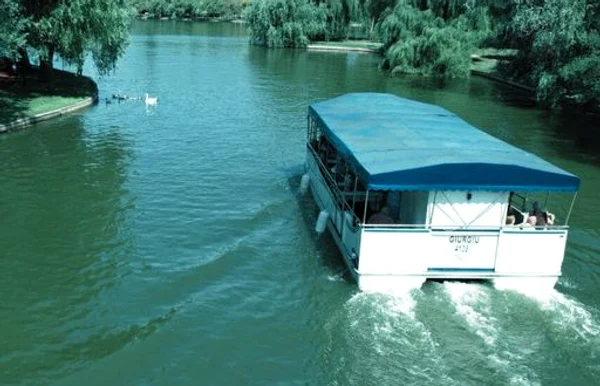 Vaporașul de pe Lacul IOR își reia cursele. FOTO Facebook Primăria Sectorului 3
