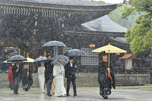 Împărăteasa Michiko, Împărăteasa Masako şi Imparatul Naruhito. FOTO: Profimedia