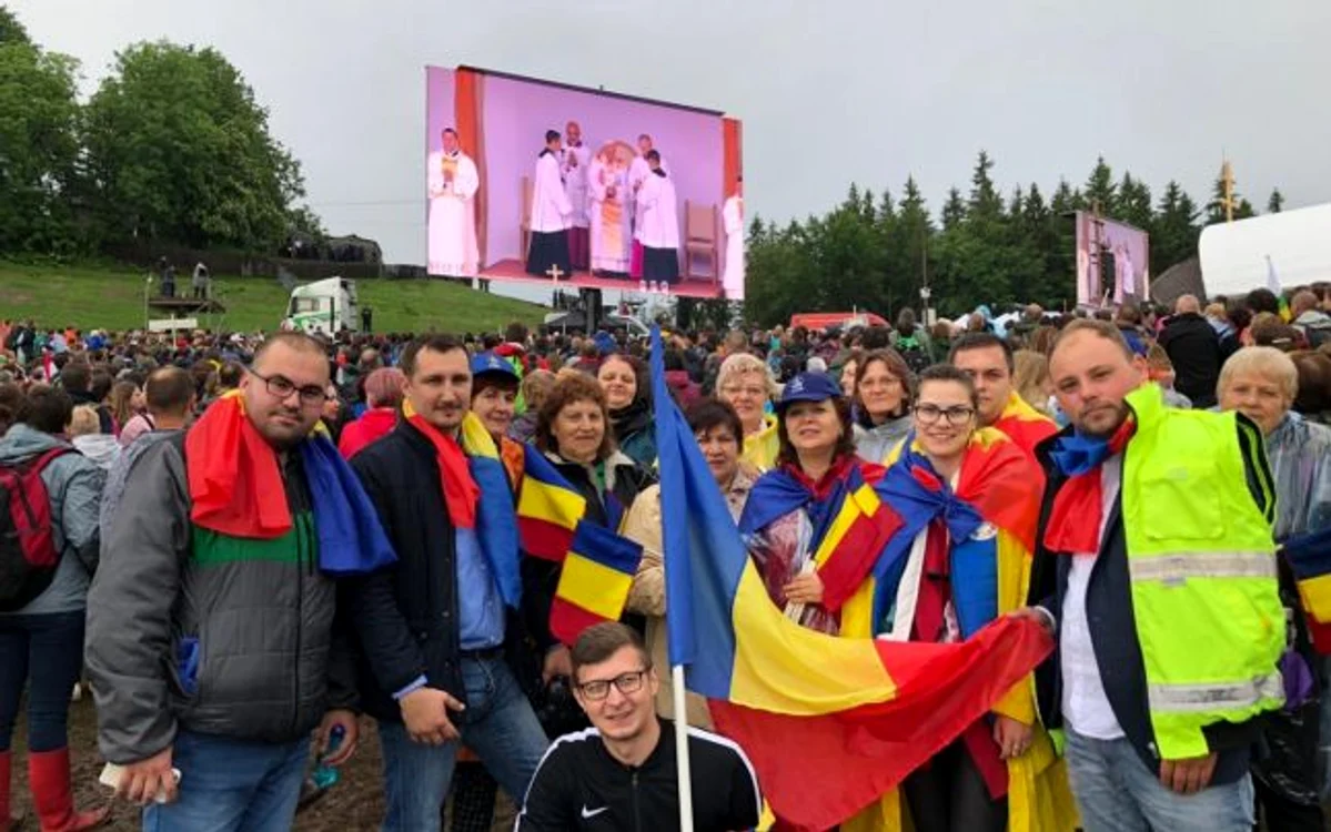 pelerini romani sumuleu ciuc foto facebook