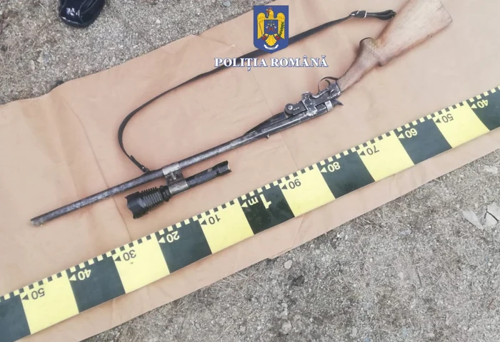 Arma artizanală găsită asupra braconierilor FOTO IPJ Alba