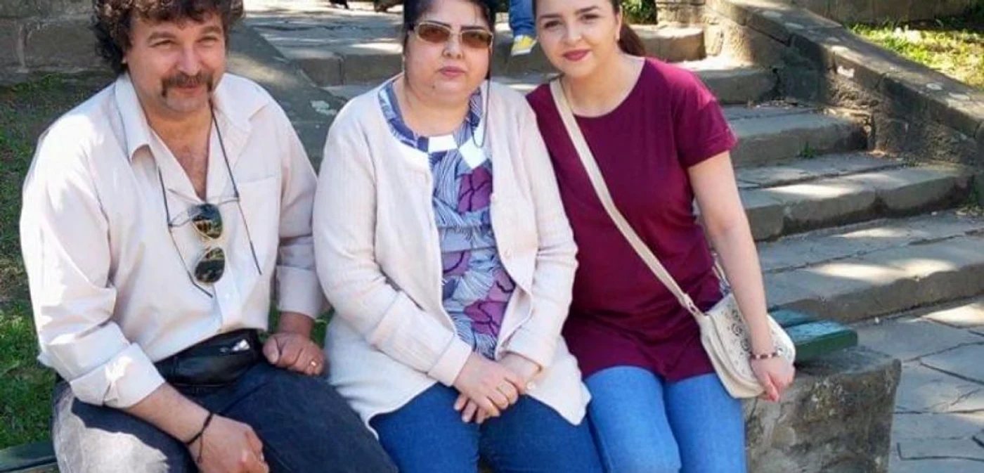 Aurelia Stamate, alături de fiica şi soţul său. Femeia a stat 20 de zile la morga Spitalului Filantropia Craiova