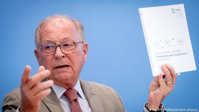 Wolfgang Ischinger, directorul Conferinţei de Securitate de la München - prezentând, anul trecut, raportul de securitate pe 2021