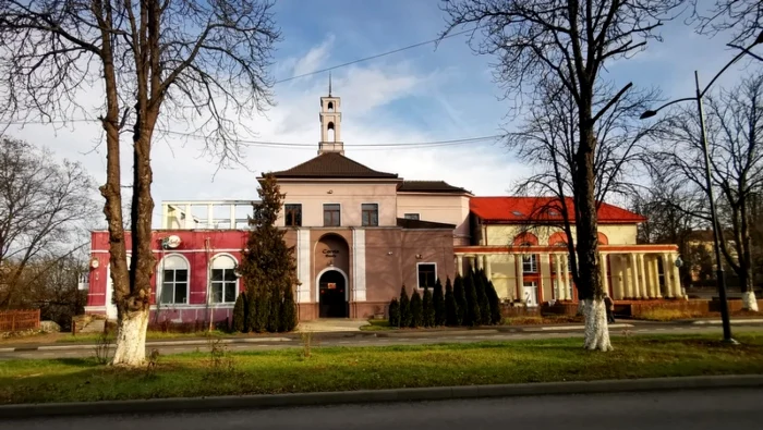 Muncitorii cazați aici lucrează în șantiere din Hunedoara