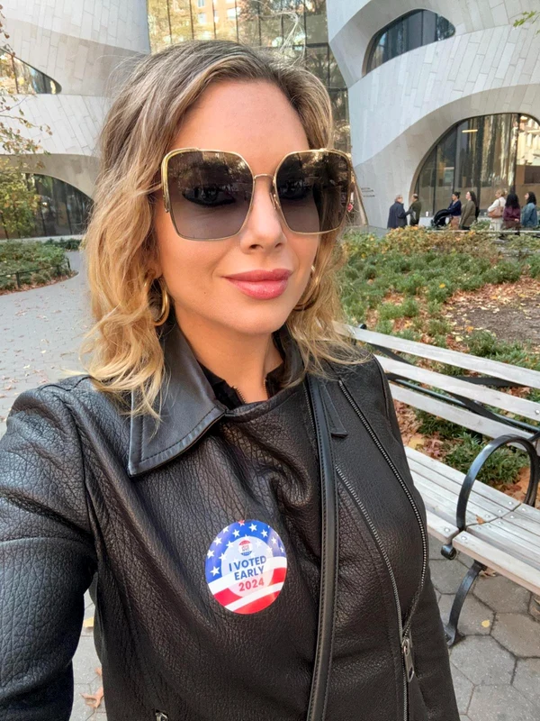 Iasmina Hill a votat anticipat, la New York foto: Arhiva personală