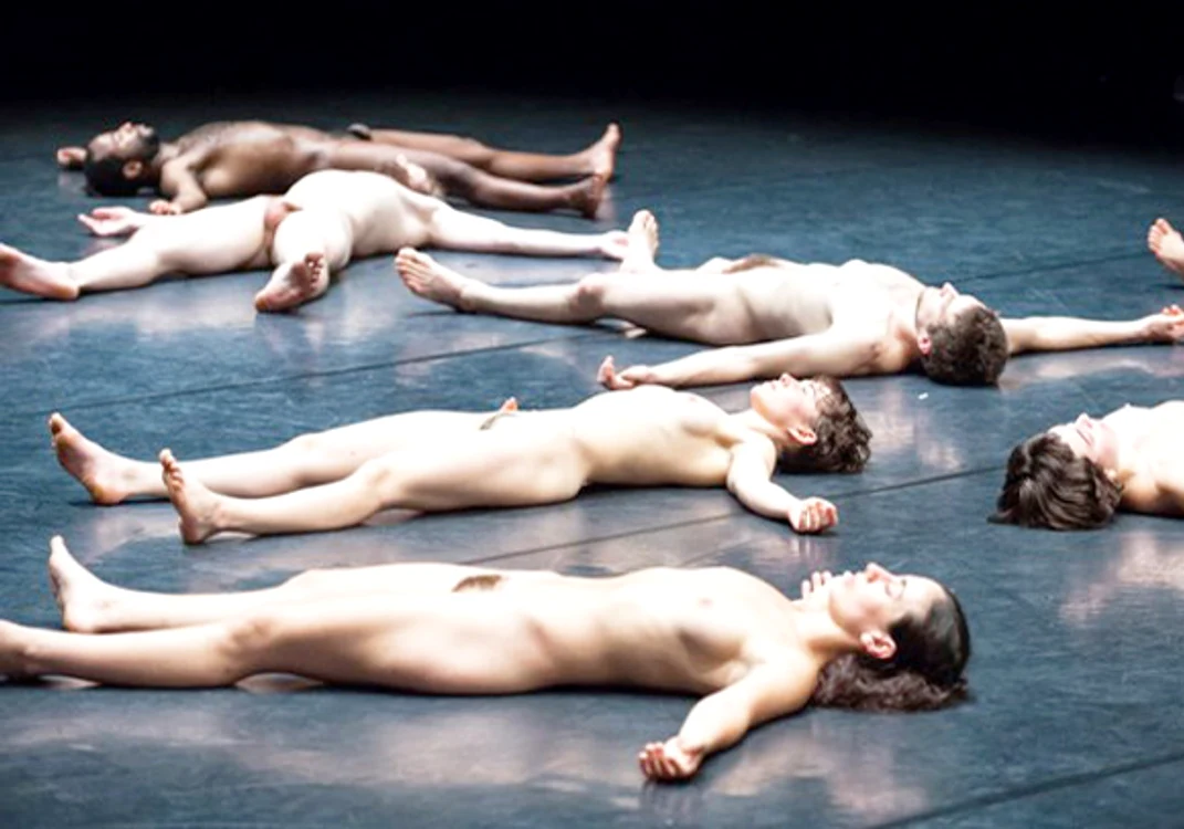 
    Vineri (11 decembrie 2015), pe scena Teatrului Național București vor evolua 20 de dansatori goi-pușcă, în spectacolul „More Than Naked”foto: arhiva personală  