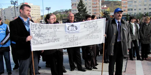 Profesorii ameninţă cu protestele