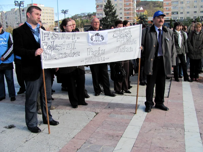 Profesorii ameninţă cu protestele