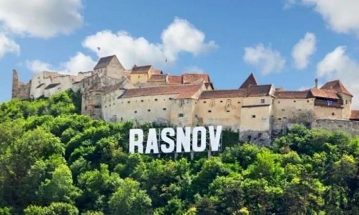 Cetatea Râşnov, magnet pentru turişti jpeg