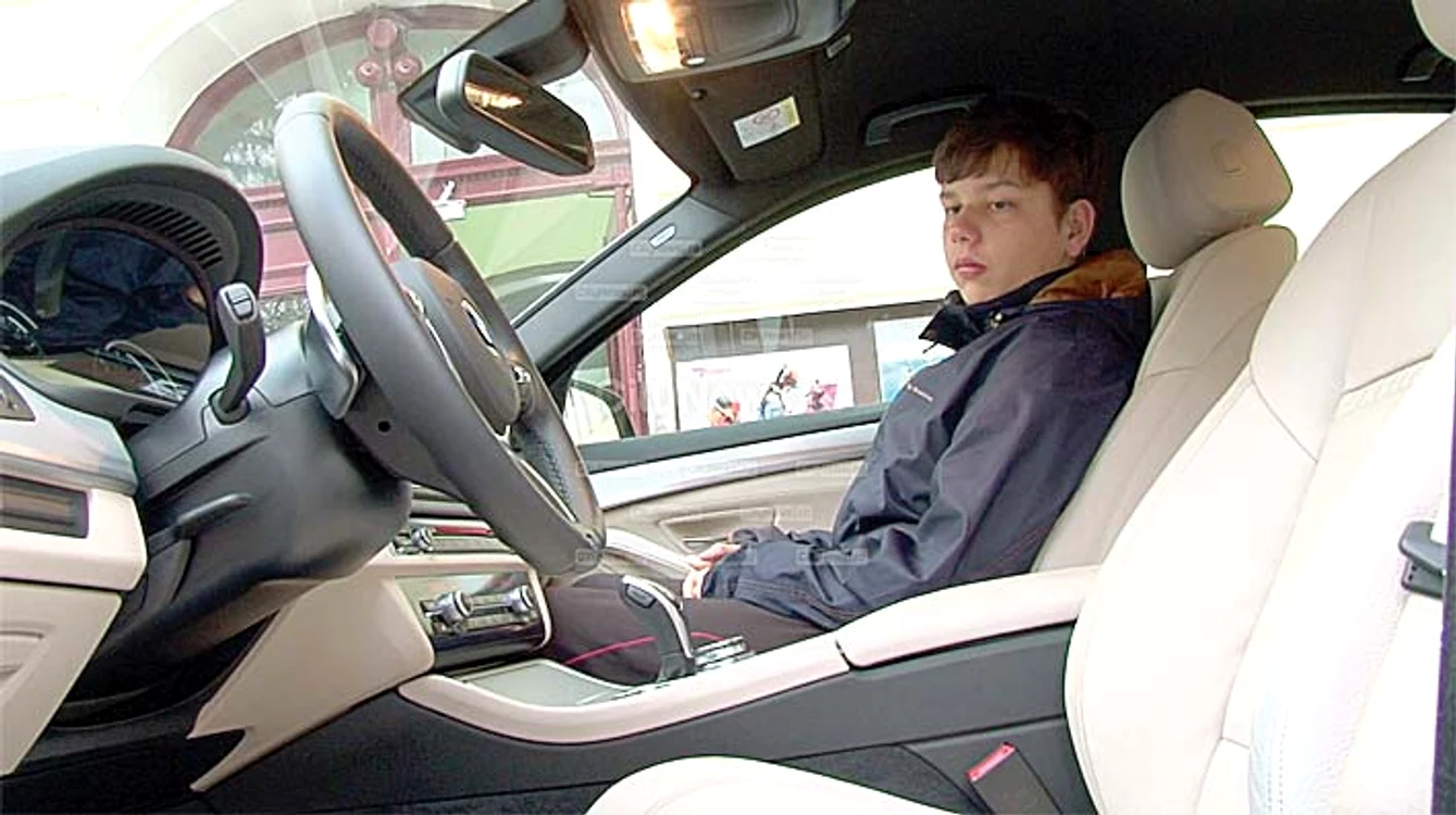 
    Matei Bolog este încântat  că vine cu BMW-ul la şcoalăFoto: www.citynews.ro    