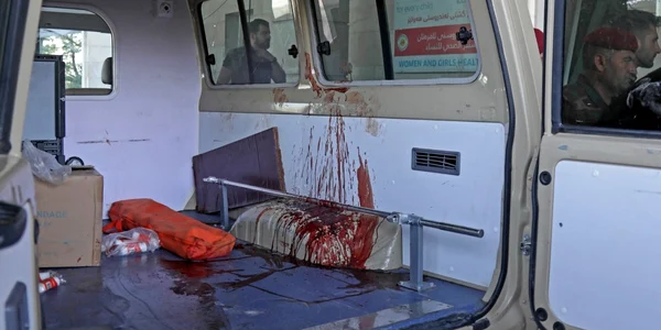 ambulanta murdara de sange după atacul iranian asupra unui sat la sud de Arbil in regiunea autonoma kurdă 28 sept 2022 AFP