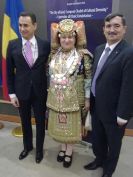 costum