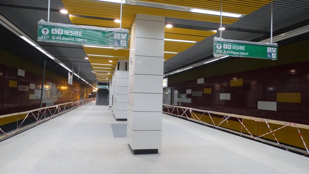 Poliţia efectuează cercetări după ce un bărbat de 46 de ani s-a aruncat în faţa metroului la stația Orizont, pe Magistrala 5