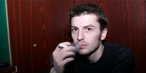 Ţigara electronică nu este mai sănătoasă decât cea clasică