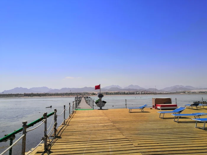 Parcul şi staţiunea Nabq Bey din Sharm el Sheikh - Egipt văzute din capătul unuia dintre pontoanele de la Marea Roşie Foto Adevărul - credit Sebastian Stoica