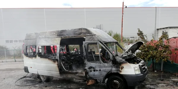 microbuz incendiu