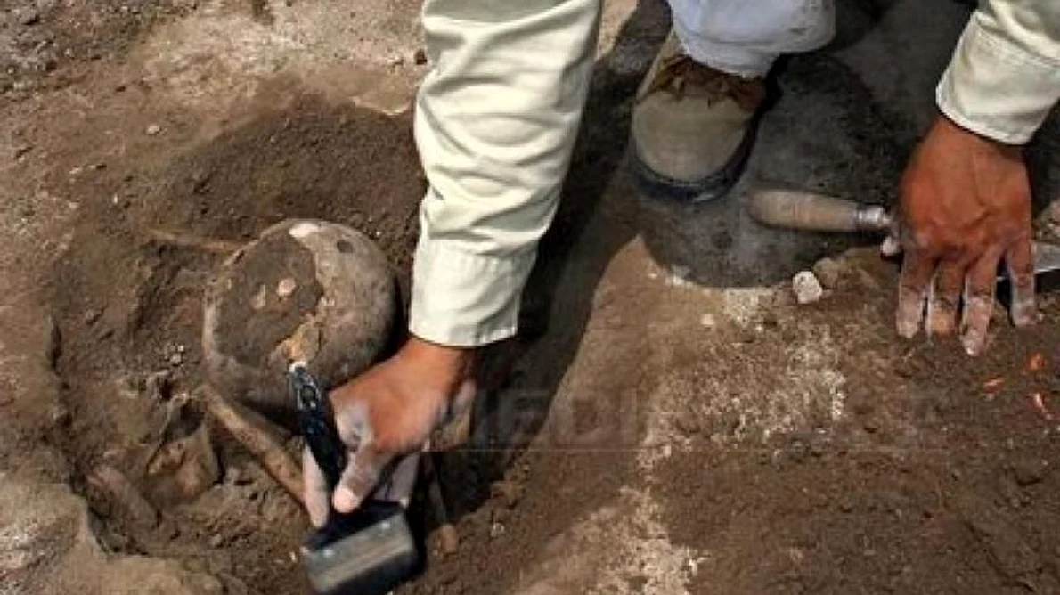 Descoperire arheologică în Baia: O locuinţă, vase şi unelte din silex şi marnă, găsite în cea mai nordică aşezare Precucuteni II jpeg