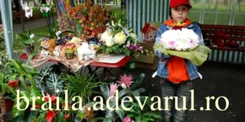 În anii trecuţi, copiii s-au întrecut în aranjamente florale la festival