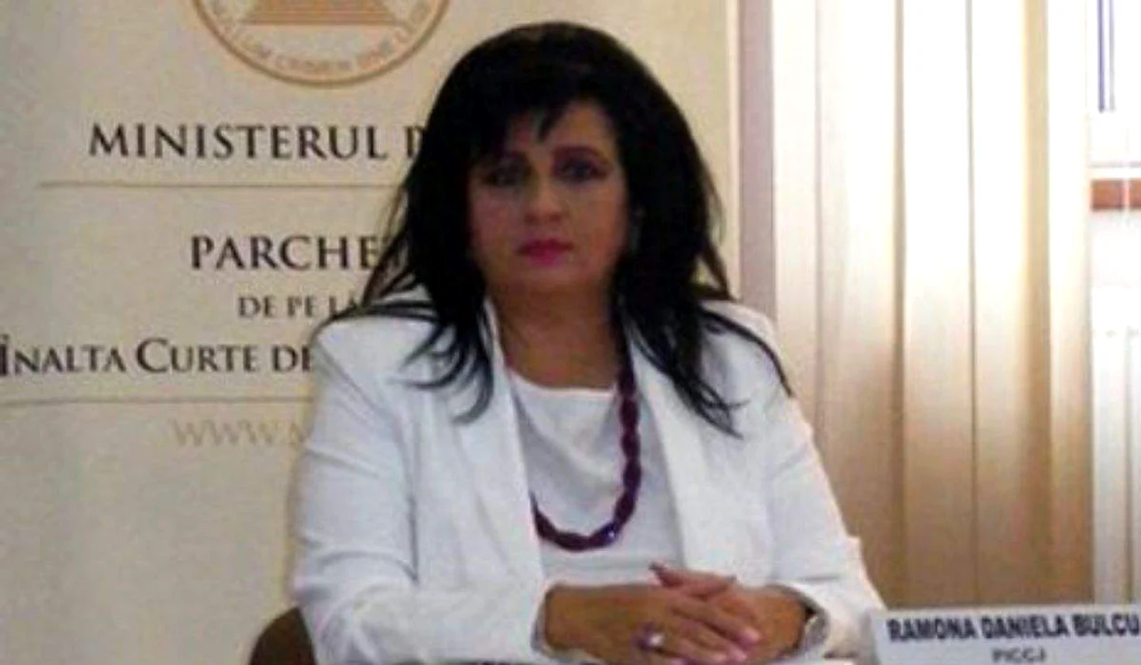 
    Fostul purtător de cuvânt al Parchetului General, Ramona Bulcu, a murit astăzi, 26 aprilie, în Vinerea Mare, după ce s-a aruncat de la etajul 5 al instituţieiFoto: Arhiva personală  
