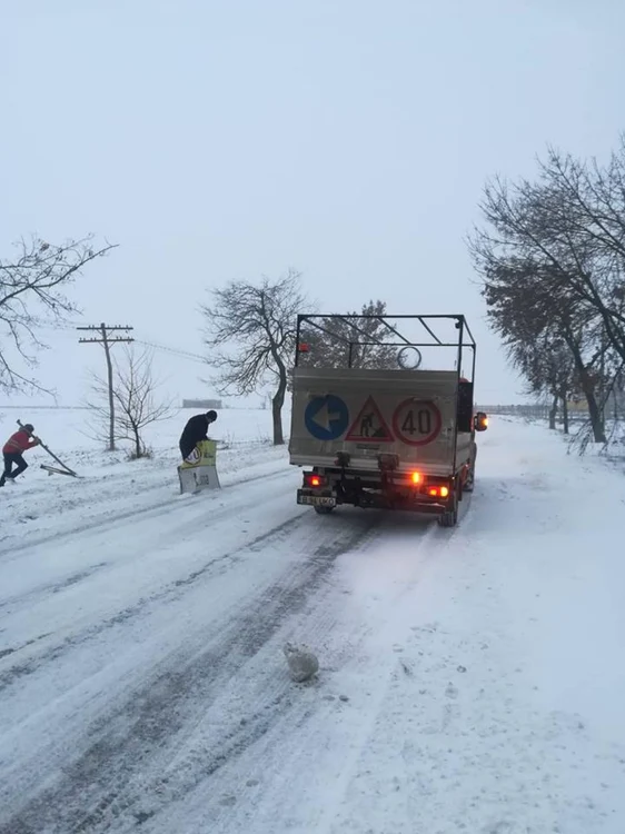 Pe drumurile din Bacău se circulă greu