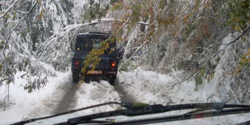 Reşiţa: Circulaţie în condiţii de iarnă a scos peri albi şoferilor (FOTOREPORTAJ)