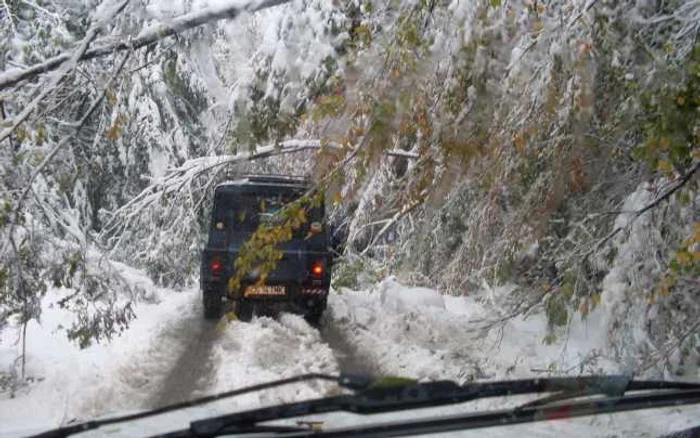 Reşiţa: Circulaţie în condiţii de iarnă a scos peri albi şoferilor (FOTOREPORTAJ)