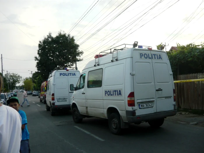 Constanţa - dublă crimă urmată de sinucidere pe strada Şoseaua din vii Foto Mariana Iancu