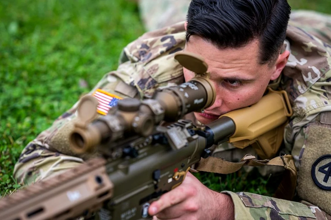 Mai mulţi români au fost înşelaţi prin metoda „generalul american” FOTO US Army