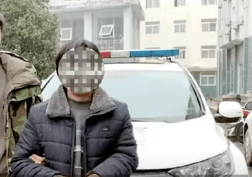 A trăit 14 ani în peșteră, de teamă să nu fie prins după ce a furat 24 de dolari. Ce riscă acum bărbatul VIDEO