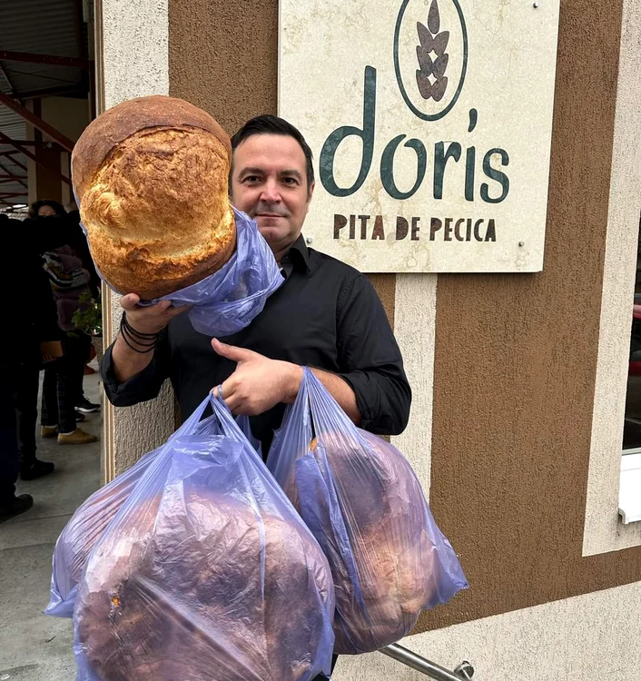 Daniel l-a oprit la brutăria din Pecica FOTO Daniel Buzdugan