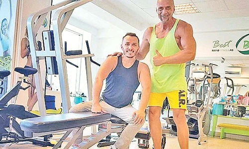 Are propriul antrenor la sala de sport jpeg