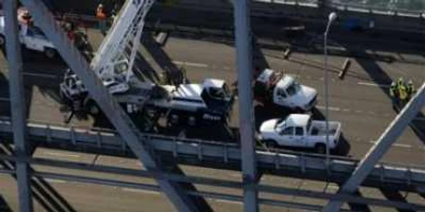 Podul Oakland Bay din San Francisco, închis după ce cablurile de susţinere au cedat