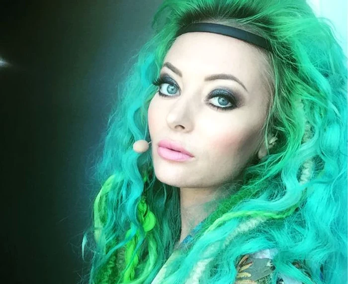 Delia (33 de ani) și-a vopsit toată vara părul verdefoto: Arhiva Personală