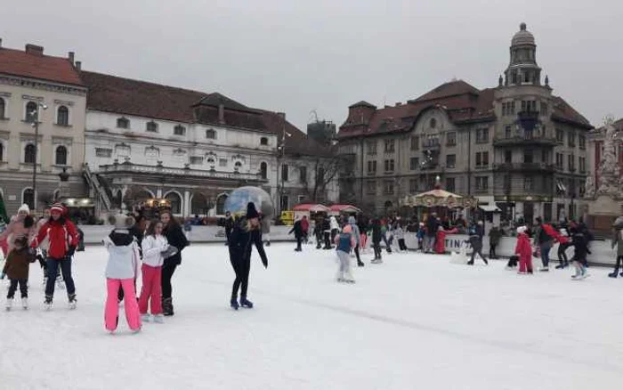 Patinoarul din Piaţa Libertăţii FOTO Ş.Both