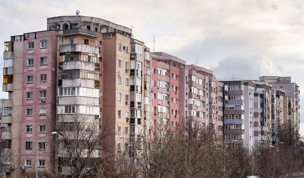 Apartamentele cu trei camere din blocurile vechi s-au ieftinit pentru prima dată în ultimii nouă ani în Capitală
