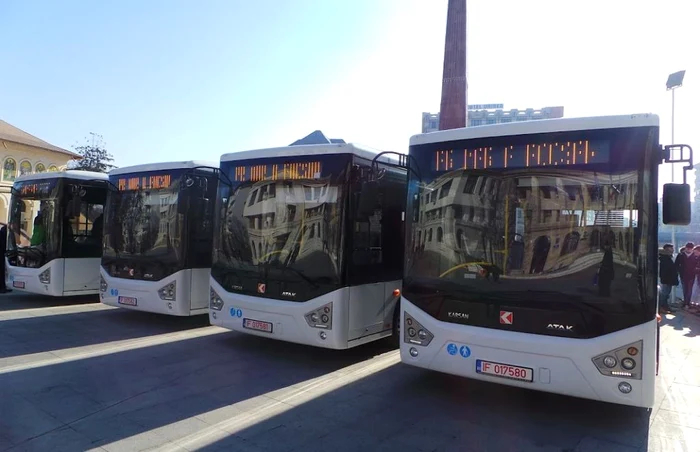 Autobuzele au costat 330.000 de euro  FOTO: Ştefan Borcea