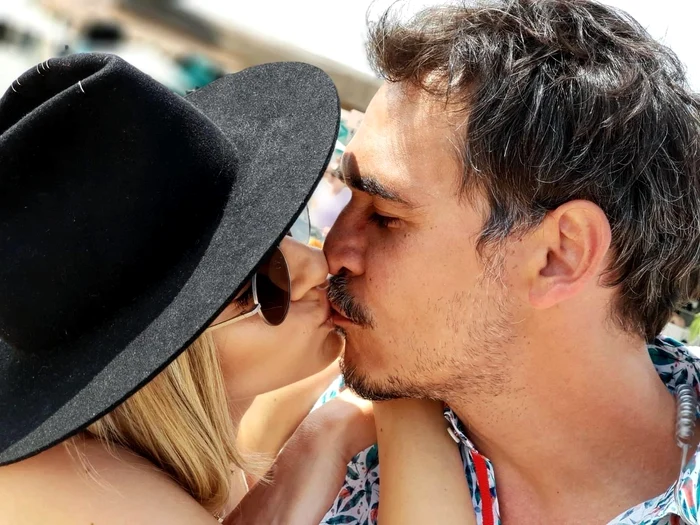 Solista mărturisește că autoizolarea contribuie la consolidarea relației pe care o are cu prezentatorul 