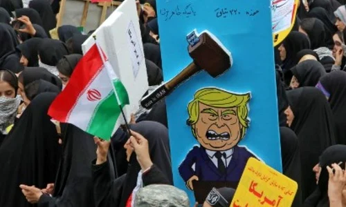 Donald Trump ilustrat in timpul marcarii a 40 de ani de la preluarea ambasadei SUA de la Teheran Iran FOTO AFP