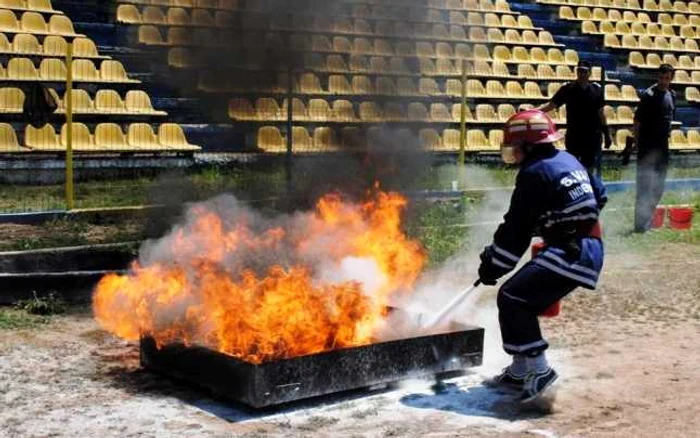 Pompierii civili îşi testează capacitatea de intervenţie FOTO ISU Călăraşi