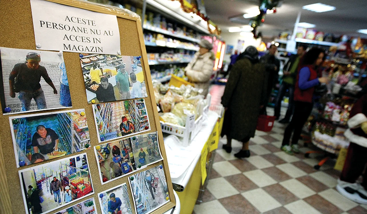 În magazinul Novatim au fost expuse poze cu hoţii surprinşi de camerele video
