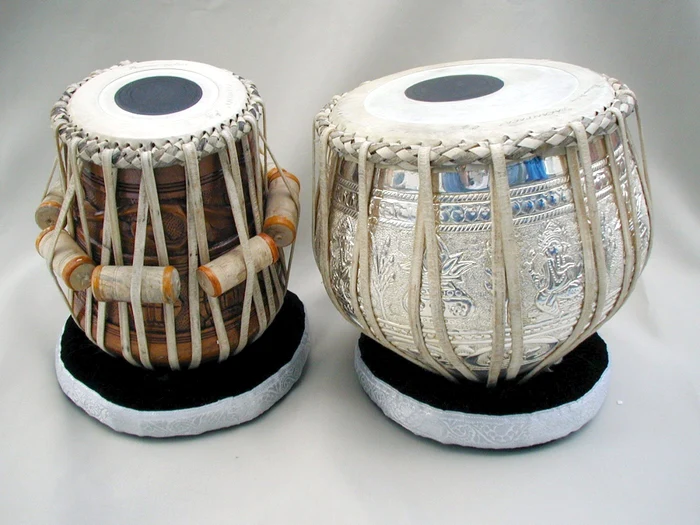 „Lumea nouă a muzicii a inclus tabla într-o mulţime de producţii muzicale
- de exemplu, insinuările DJ-ilor sau ale compilaţiilor din seria chill-out” FOTO: www.gharanaarts.com