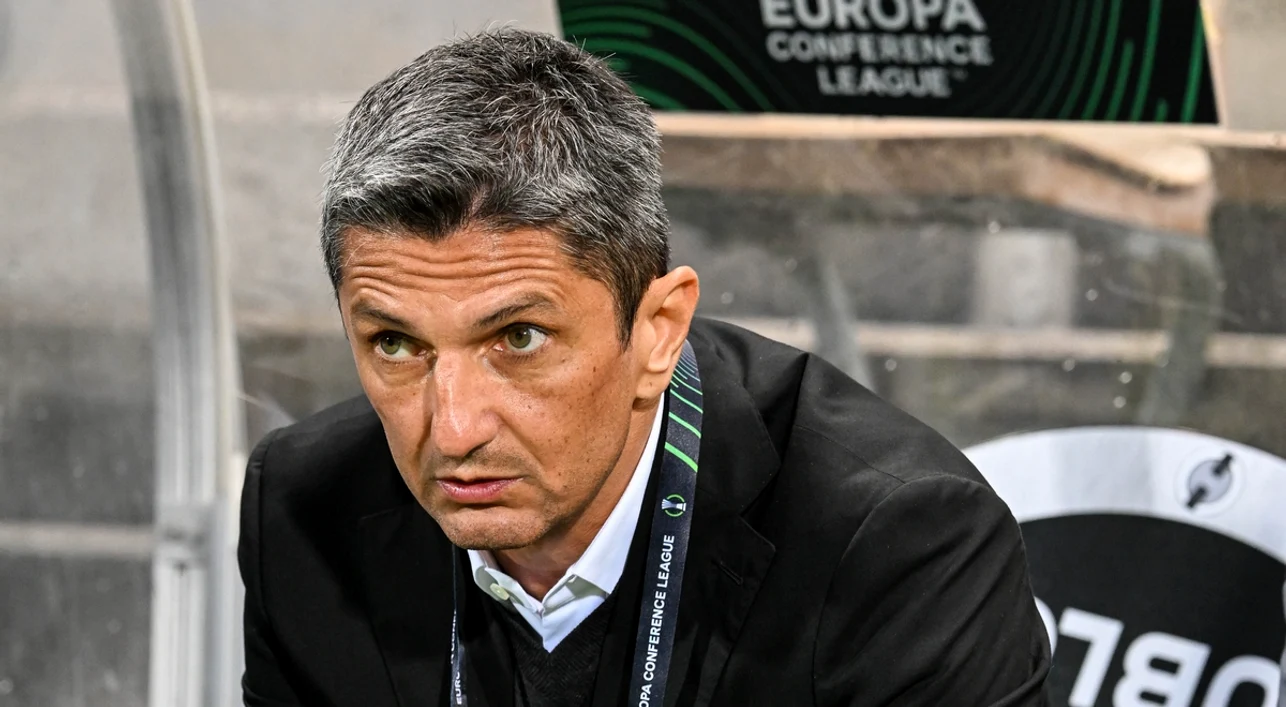 Razvan Lucescu e lider în campionat și în calificat ”optimile” Conference League. Foto EPA EFE