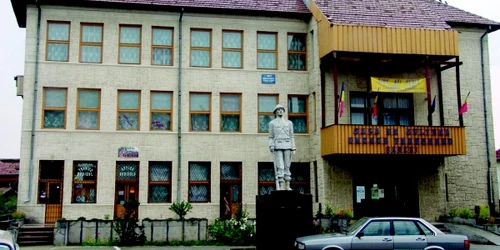 Casa de Cultura din Babeni, calcata de hoti