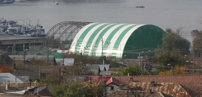 Cupola ilegală este în curs de demolare