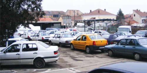 Maşinile din parcul auto al Inspectoratului Judeţean de Poliţie Mehedinţi au nevoie de reparaţii. foto: Corina Macavei