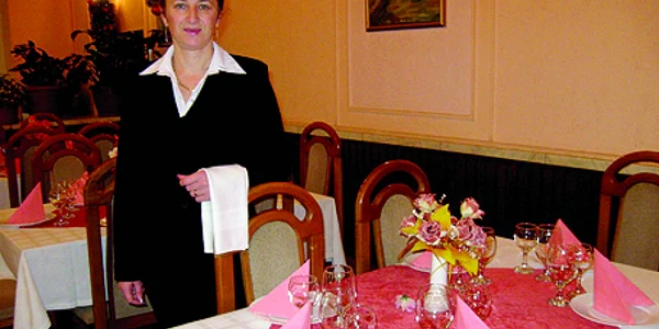 Angajaţii restaurantelor spun că petrecăreţii vor fi trataţi regeşte de Revelion