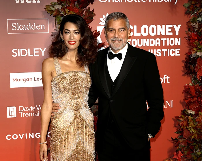 George Clooney  se mândrește cu soția lui, Amal